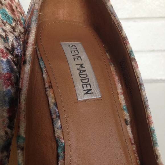 Steve Madden Velvet Floral Wooden Platform Pumps - Picture 4 of 6